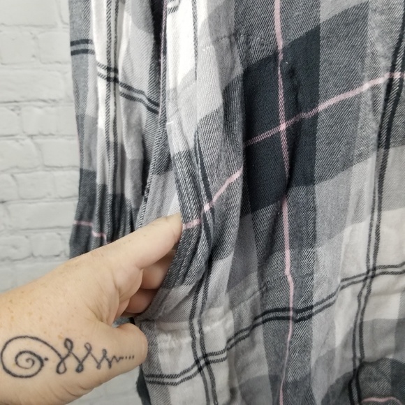 AERIE | plaid button down long sleeve pocket top - Picture 6 of 8